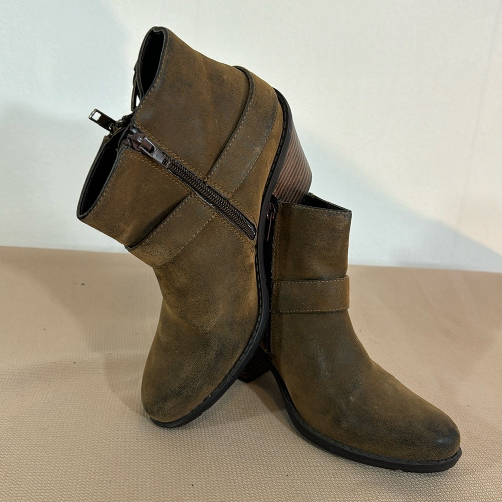 Nicole Sage Double Zipper Stacked Heel Tufted Faux Leather Ankle Boots - Picture 2 of 11